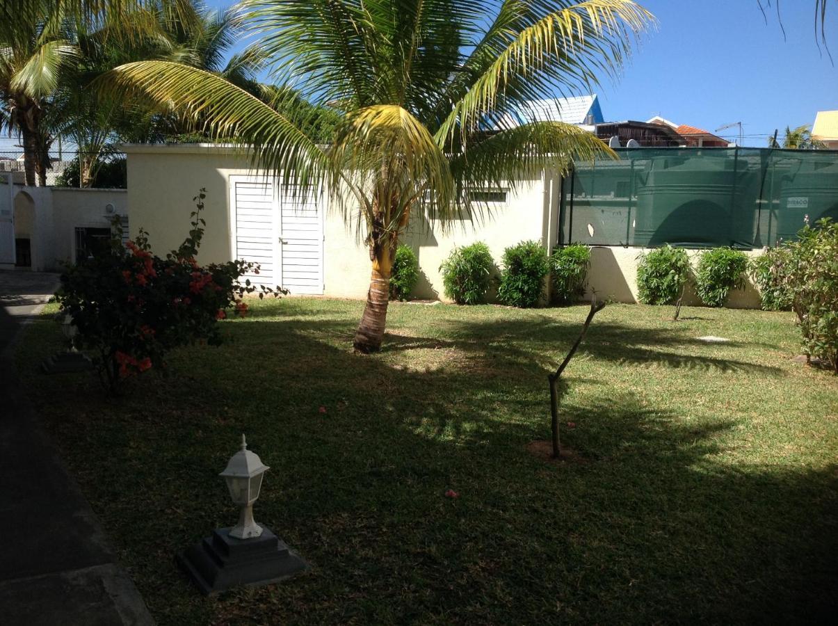 Lovely Apartment In Flic En Flac, Close To The Beach And All Amenities. Buitenkant foto