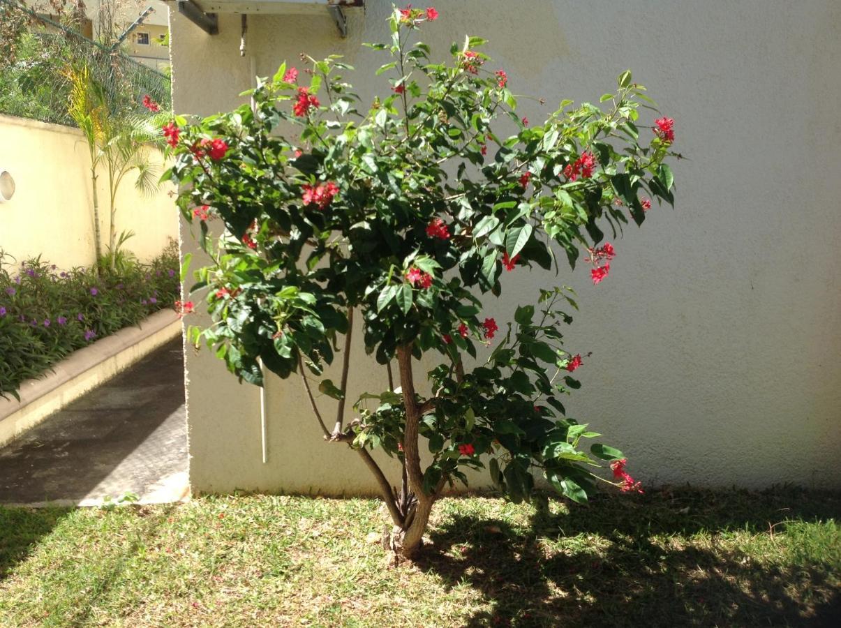 Lovely Apartment In Flic En Flac, Close To The Beach And All Amenities. Buitenkant foto