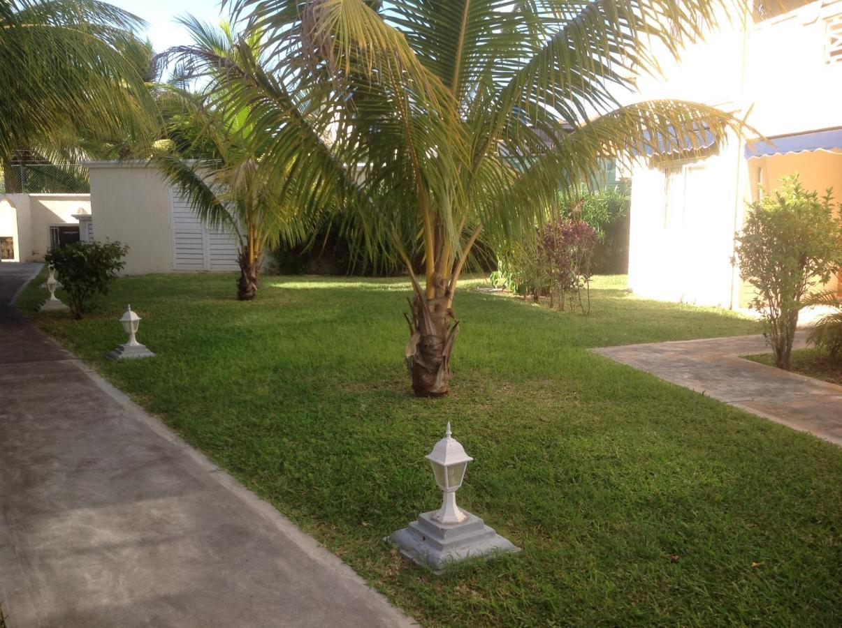Lovely Apartment In Flic En Flac, Close To The Beach And All Amenities. Buitenkant foto