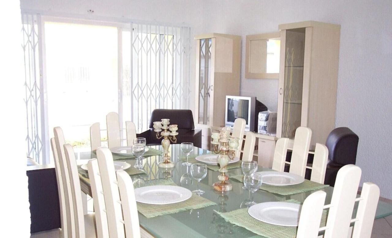 Lovely Apartment In Flic En Flac, Close To The Beach And All Amenities. Buitenkant foto