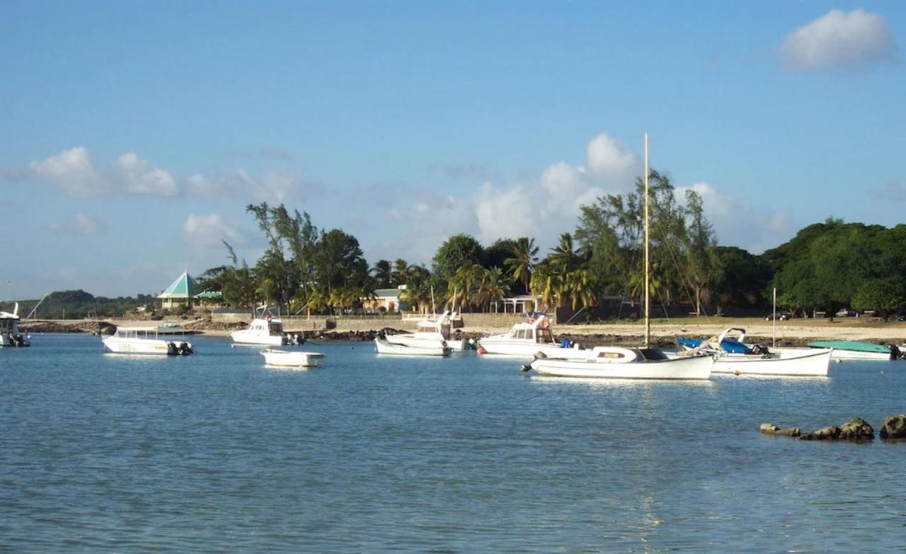 Lovely Apartment In Flic En Flac, Close To The Beach And All Amenities. Buitenkant foto