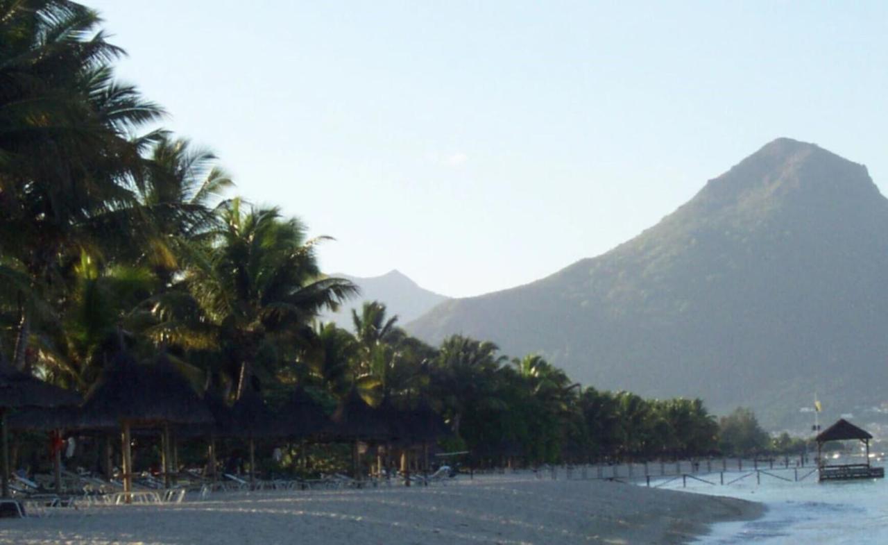 Lovely Apartment In Flic En Flac, Close To The Beach And All Amenities. Buitenkant foto