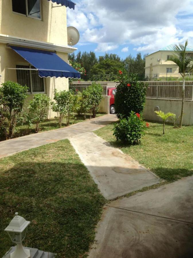 Lovely Apartment In Flic En Flac, Close To The Beach And All Amenities. Buitenkant foto