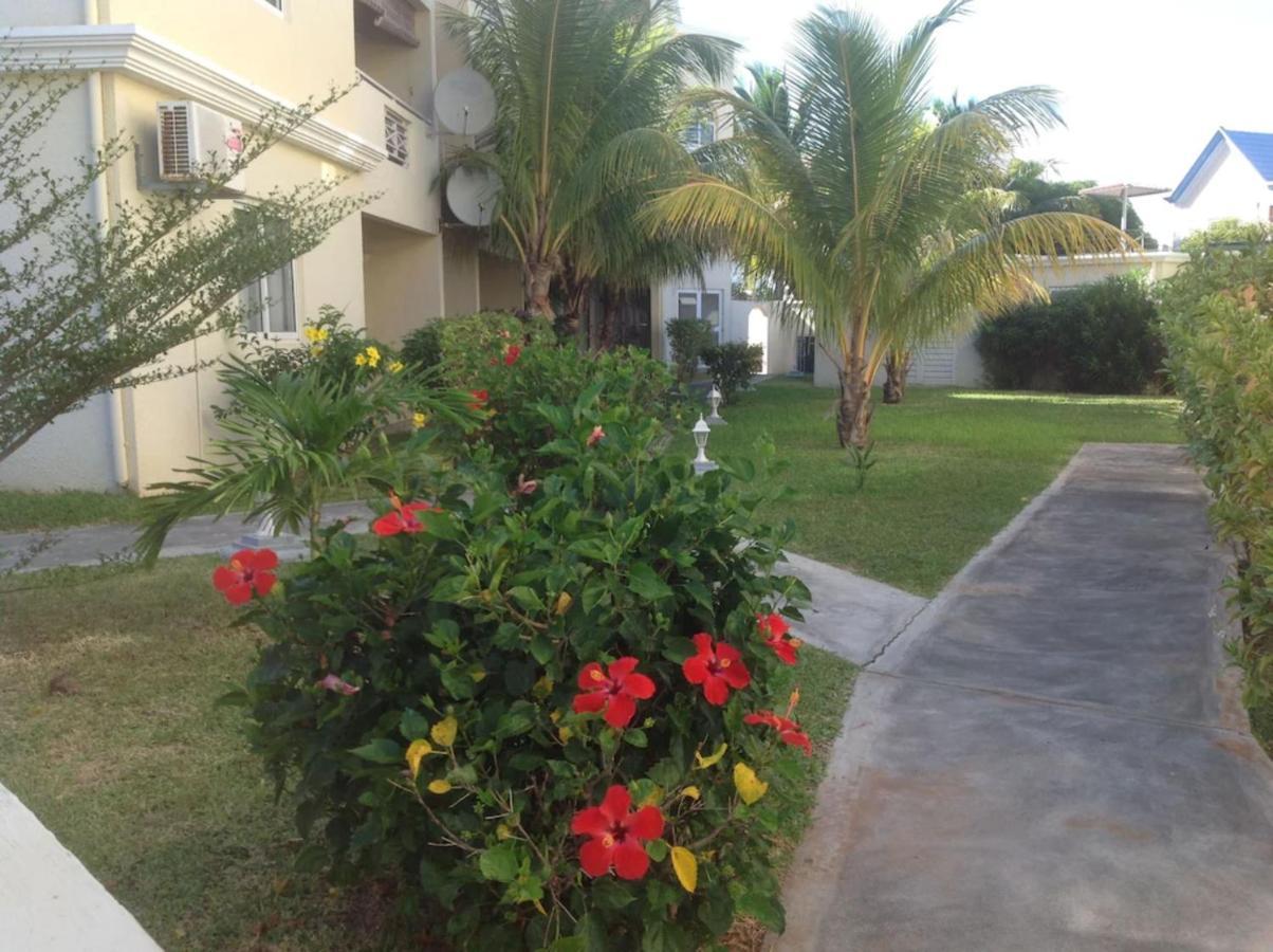 Lovely Apartment In Flic En Flac, Close To The Beach And All Amenities. Buitenkant foto